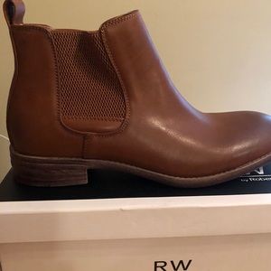 Men’s size 8.5 brand new leather Chelsea boot